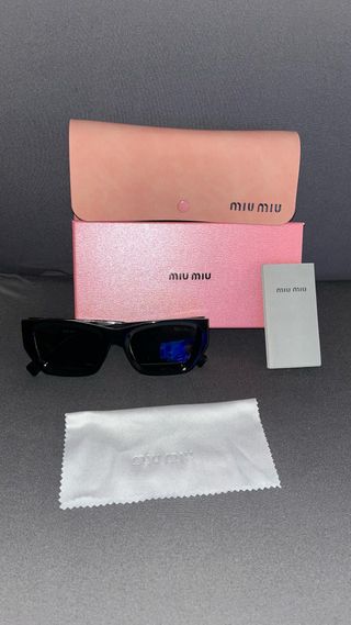 Gafas de sol Miu Miu negras nuevas