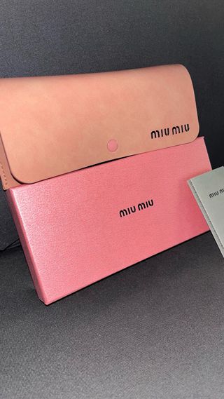 Gafas de sol Miu Miu negras nuevas