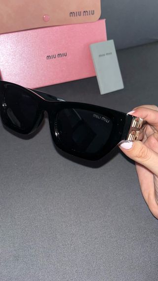 Gafas de sol Miu Miu negras nuevas