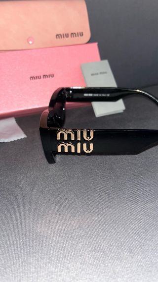 Gafas de sol Miu Miu negras nuevas