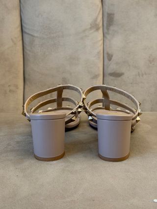 Sandalias Valentino Rockstud Beige/Oro