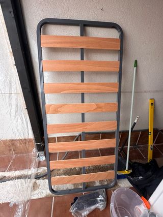Somier de metal y madera