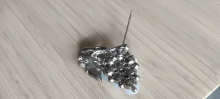 Spilla vintage a forma di grappolo d’uva  Elegante