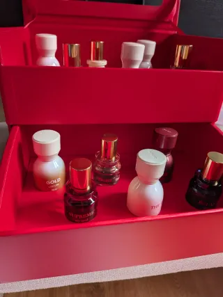 Caja con 12 colonias