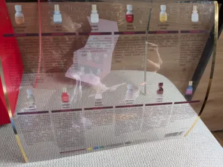 Caja con 12 colonias