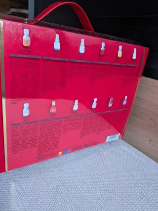 Caja con 12 colonias