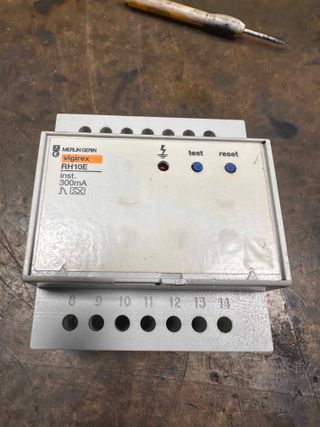 Rele Diferencial Merlin Gerin Vigirex RH10E 300mA