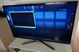 Televisor Samsung negro y televisor Thomson negro