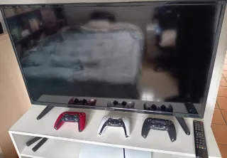 Televisor Samsung negro y televisor Thomson negro