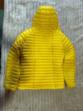 Cazadora acolchada amarilla