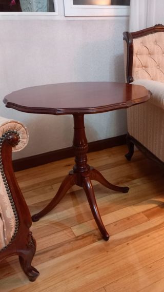 Conjunto 2 sillones Luis XV y mesa auxiliar