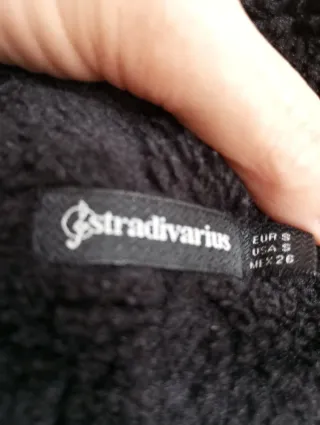 Parka Stradivarius verde militar Talla S