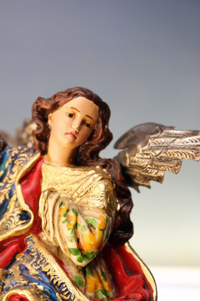 Virgen de Quito, del Panecillo o Alada en hornacina.