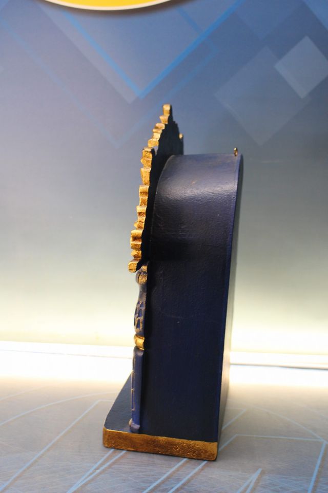 Virgen de Quito, del Panecillo o Alada en hornacina.