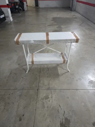 Mesa auxiliar metálica blanca