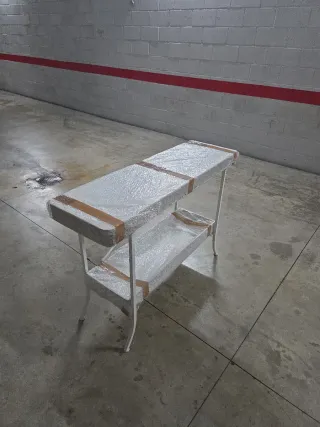 Mesa auxiliar metálica blanca