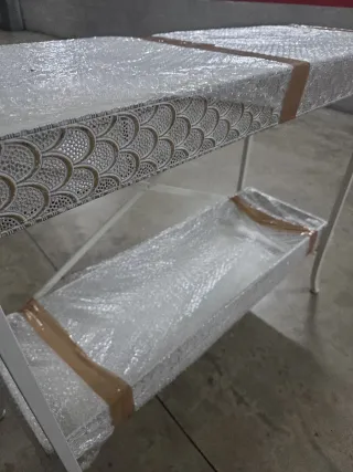Mesa auxiliar metálica blanca