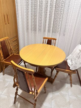 Antique Mesa extensible con 4 sillas de madera