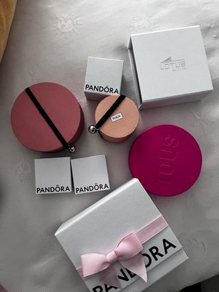 Lote cajas Pandora, Tous y Lotus (Rosado, Blanco)