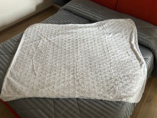 Coperta in pile bianca