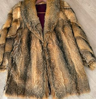 Abrigo de zorro rojo