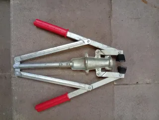 Encorchadora manual para botellas