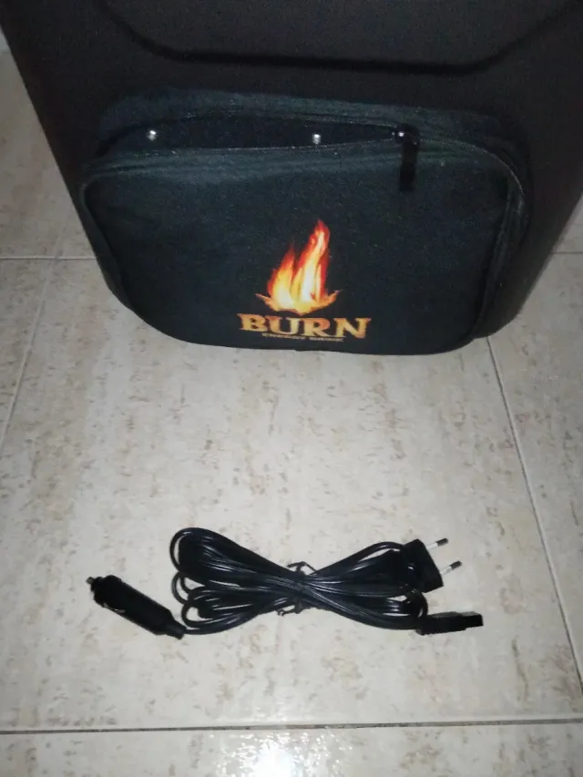 Nevera Portátil Burn Energy Drink refrigerada.