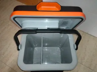 Nevera Portátil Burn Energy Drink refrigerada.