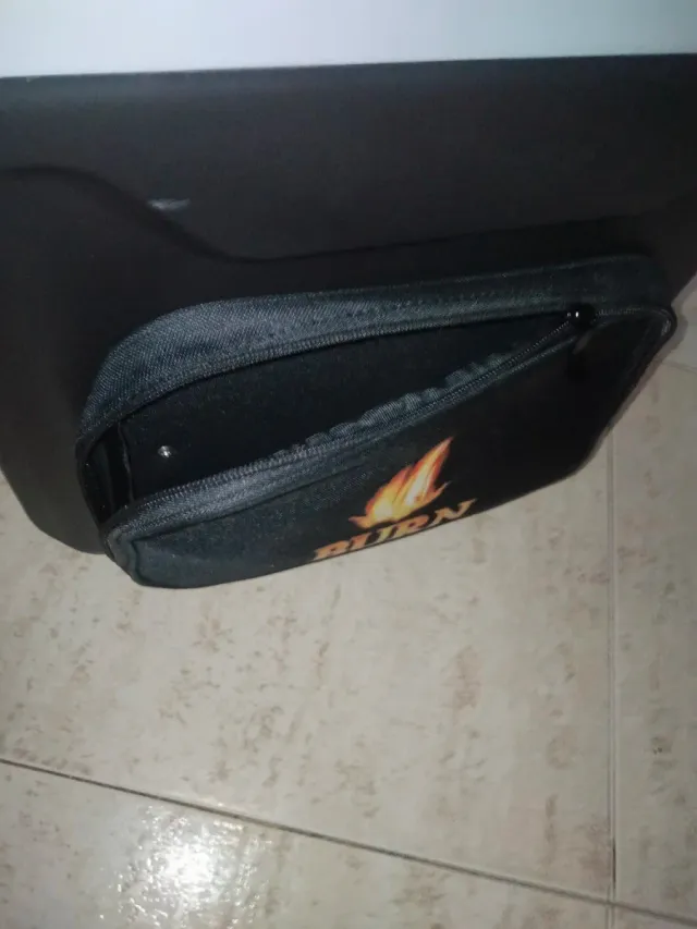 Nevera Portátil Burn Energy Drink refrigerada.