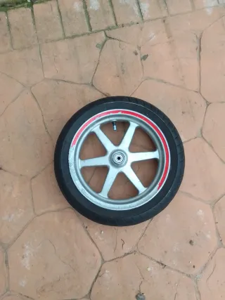 Rueda Delantera Moto 110/70/12