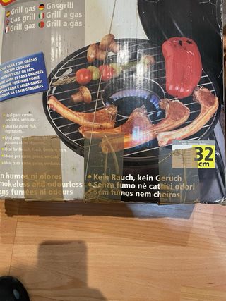 Barbacoa a gas nera e argentata