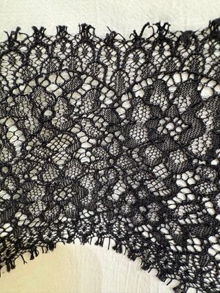 Camiseta Zara encaje blanco y negro