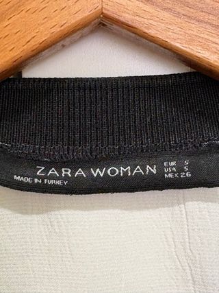 Camiseta Zara encaje blanco y negro