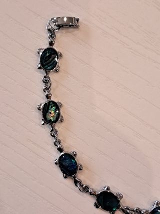 Pulsera tortugas con piedras verdes