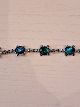 Pulsera tortugas con piedras verdes