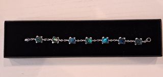 Pulsera tortugas con piedras verdes