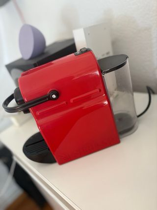 Cafetera Nespresso Krups Inissia Roja