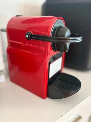 Cafetera Nespresso Krups Inissia Roja