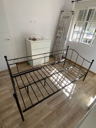 Cama de forja negra con colchon negociable