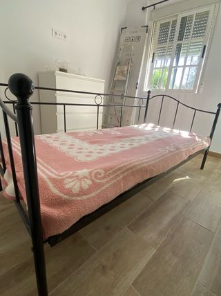 Cama de forja negra con colchon negociable