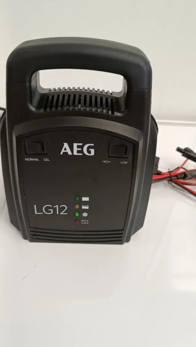 Cargador de Batería AEG LG12  W8Y3530