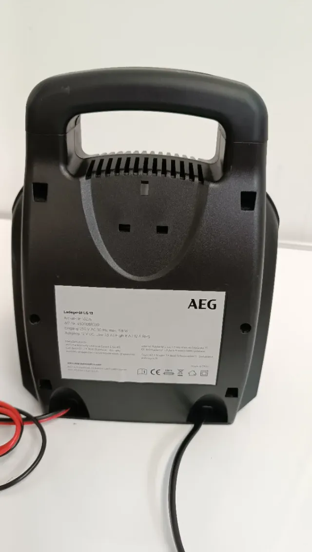 Cargador de Batería AEG LG12  W8Y3530