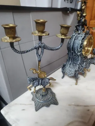 Entradita de forja y mármol