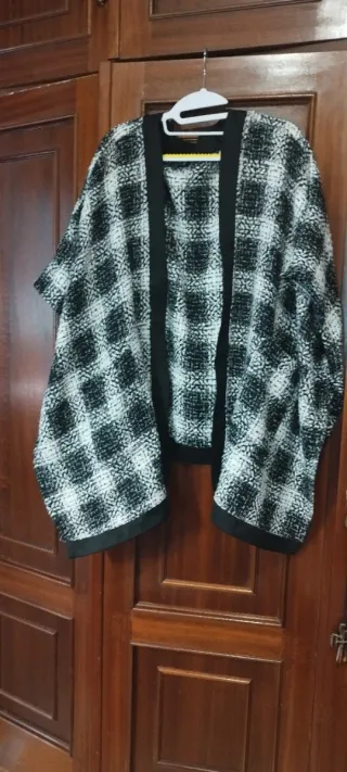 Capa a cuadros blanco y negro