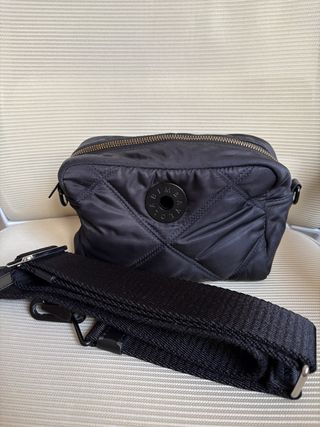 Bolso Bimba y Lola nylon negro con correa ajustabl