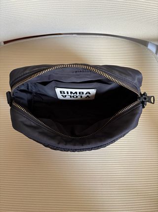 Bolso Bimba y Lola nylon negro con correa ajustabl