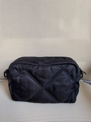 Bolso Bimba y Lola nylon negro con correa ajustabl