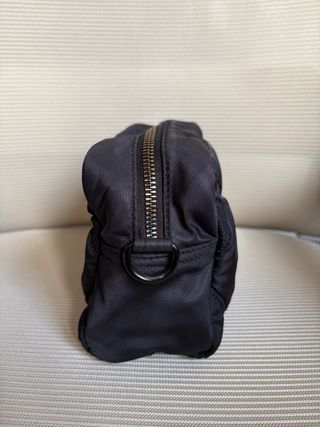 Bolso Bimba y Lola nylon negro con correa ajustabl