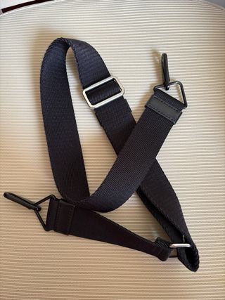 Bolso Bimba y Lola nylon negro con correa ajustabl