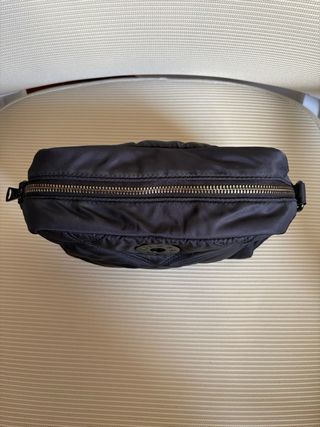 Bolso Bimba y Lola nylon negro con correa ajustabl